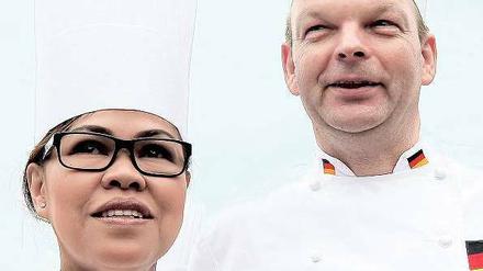 Weiße Weste. Ulrich Kerz kocht für die Kanzlerin, seine Kollegin Cristeta Comerford für Obama. Foto: dapd/Adam Berry