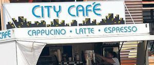 Ladenschluss fürs City Café. Ab jetzt dürfen auf dem olympischen Gelände nur noch die Sponsoren ausschenken. Foto: dpa
