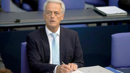 Bundesverkehrsminister Peter Ramsauer (CSU) will keine Heimlichtuerei rund um den Flughafen BER.