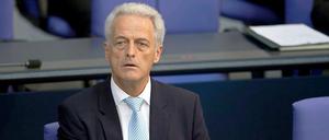 Bundesverkehrsminister Peter Ramsauer (CSU) will keine Heimlichtuerei rund um den Flughafen BER.