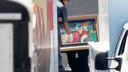 Sammler moderner Kunst. Polizeibeamte beschlagnahmen mehr als 1000 Gemälde, die der Deutsche gesammelt hat. Damit sollen die Geprellten entschädigt werden.