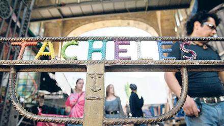 Zutritt verboten. Besucher dürfen das Kunsthaus Tacheles ab sofort nicht mehr betreten. Foto: dapd/Gottschalk