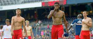 Ochsentour statt Triumphzug durch Europa: Salzburgs Ilsanker (v. l. n. r.), Cristiano, Martin Hinteregger, David Mendes da Silva, Ibrahim Sekagya und Florian Klein nach dem 4:3-Sieg. Salzburg scheidet aufgrund der Hinspielniederlage aus.