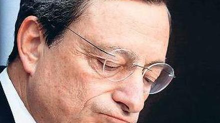 Die Europäische Zentralbank, hier ihr Präsident Mario Draghi, wertet die Entwicklung als „ermutigendes Zeichen“. Foto: dapd