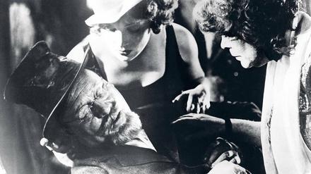 Tragödie eines lächerlichen Mannes. Emil Jannings 1929 mit Marlene Dietrich (oben) in „Der blaue Engel“. 