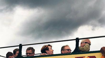 Zur Kasse bitten. Die Berliner Landesregierung will 2013 eine Bettensteuer für Hotelübernachtungen einführen. Sie soll fünf Prozent des Zimmerpreises betragen. Doch es regt sich Widerstand.