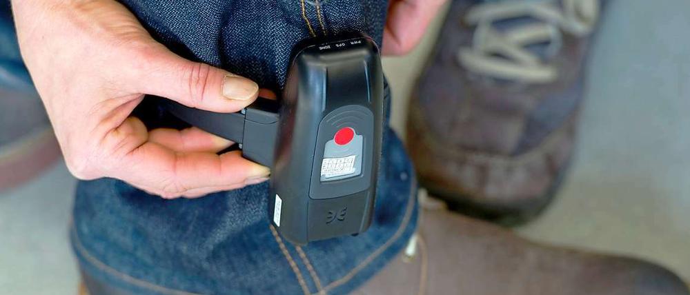 Umstritten: Die elektronische Fußfessel.