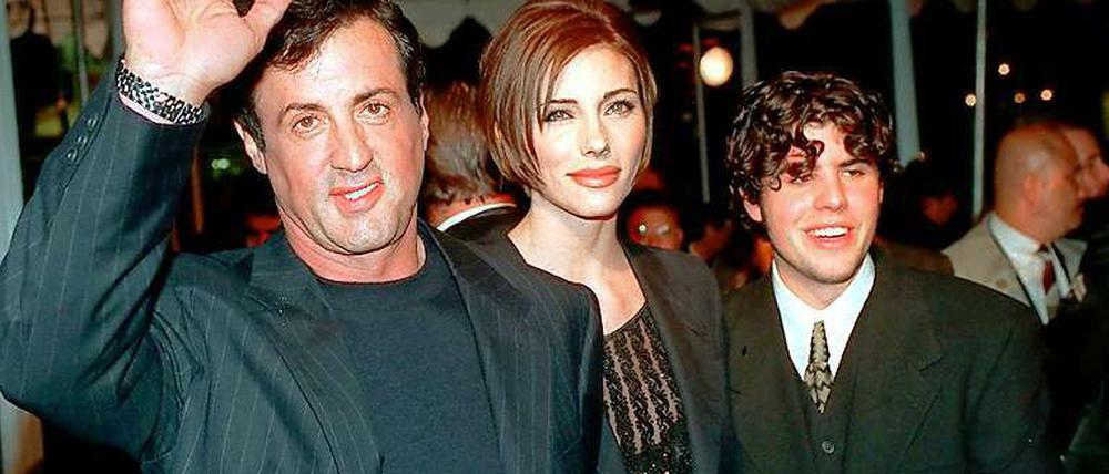 Sylvester Stallone mit seiner damaligen Freundin und heutigen Ehefrau Jennifer Flavin und Sohn Sage im Dezember 1996.