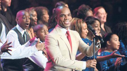 Im Bann der Musik. Grammy-Gewinner Kirk Franklin singt mit dem Chorensemble „One in Song“ bei der Eröffnungsfeier den von ihm komponierten Song „I can“. 