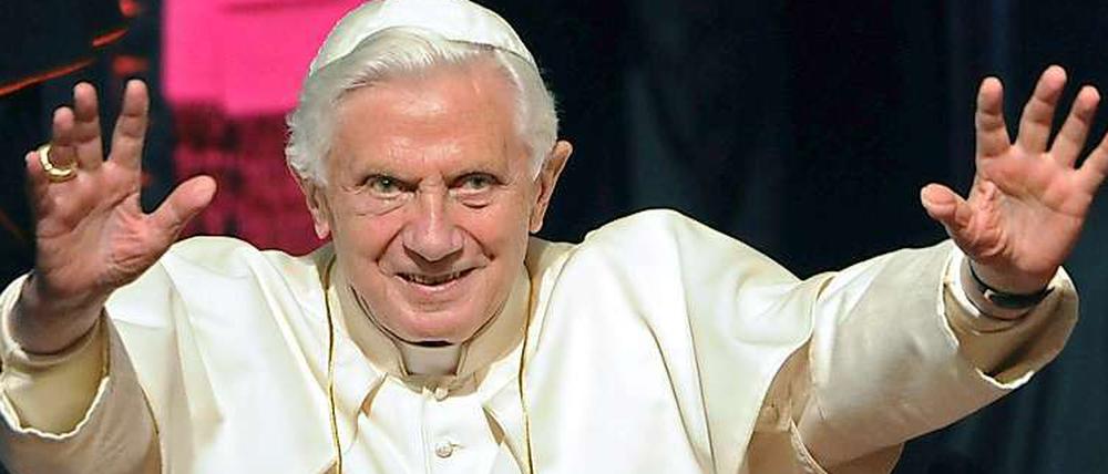 Papst Benedikt XVI. geht gegen das Satiremagazin "Titanic" vor.