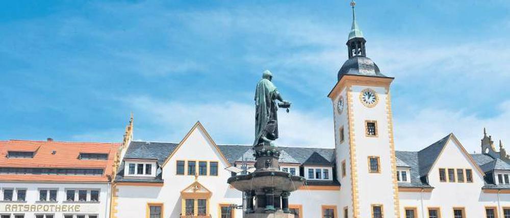 Ein Brunnen für Otto. 1897 wurde er auf dem Obermarkt in Freiberg eingeweiht – seither ein beliebter Treffpunkt im Zentrum.