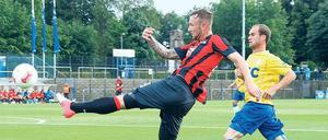Mit links. Herthas Marvin Knoll (links) kam im Testspiel gegen den FK Teplice zu guten Möglichkeiten. Nach einer Spielzeit für Dynamo Dresden kehrte das Eigengewächs in der Sommerpause in den Kader der Berliner zurück. 