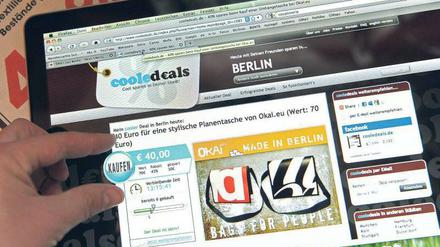 Deal! Couponportale machen sich das Prinzip des Mengenrabatts zu eigen. Die Preise für Reisen, Elektrogeräte oder Wellness-Anwendungen werden so kalkuliert, dass sie eine kritische Masse an Abnehmern brauchen, damit sie sich rechnen. Findet das Angebot nicht den erhofften Anklang, wird es verlängert – oder gestoppt. 