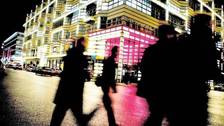 Shopping mit Stil. Das 1997 eröffnete Quartier 206 an der Friedrichstraße gilt mit zahlreichen Luxusmarken als eine der exklusivsten Berliner Ladenpassagen.