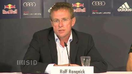 Ralf Rangnick ist zurück im Fußballgeschäft – neun Monate nach seinem Burn-out-bedingten Rücktritt vom Traineramt bei Schalke 04.
