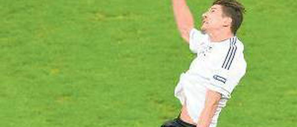 Ein Bild, zwei Trends. Mario Gomez überzeugte bei der EM nicht nur