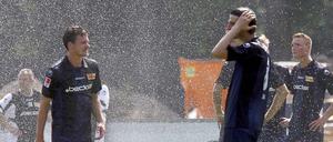 Hauptsache, die "Eisernen" haben nach dieser Dusche nicht schon Rost angesetzt.