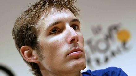 Ein Steißbeinbruch verhindert den Tourstart von Andy Schleck. Der Luxemburger hatte das Rennen 2010 gewonnen, oder besser: Er wurde nachträglich zum Sieger erklärt.