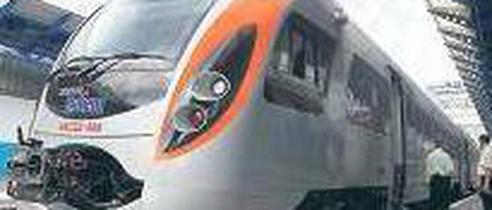 High-Speed-Züge bei der EM. Auf Fußball musste man nach einer Fahrt mit ihnen allerdings verzichten. Foto: dpa