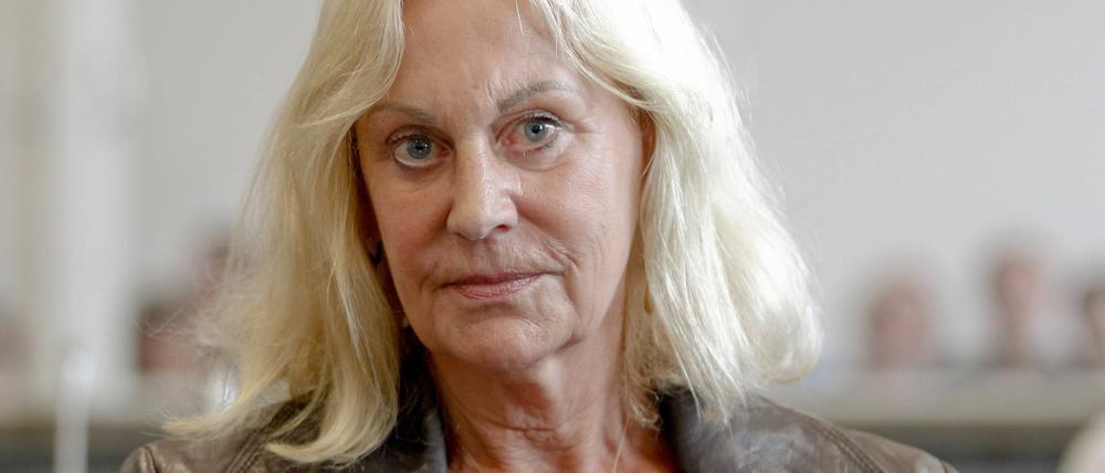 Doris Heinze vor dem Hamburger Landgericht.