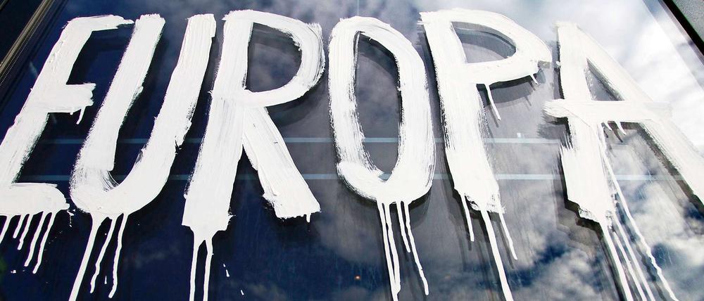 Ein großes Wort. Viele der Bewohner Europas scheinen aber Wort und Tat im Bezug auf Europa für nicht vereinbar zu halten.