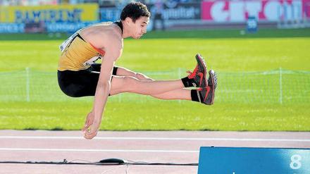 Langstreckenflieger. In Helsiniki sprang Sebastian Bayer konstant über acht Meter. Foto: dapd