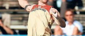 Drüber. Björn Otto will auch bei den Olympischen Spielen eine Medaille. Foto: dapd