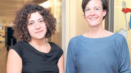 Zeigen den Weg. Babylotsinnen Nurina Nazmy und Ellika Maass. Foto: Georg Moritz