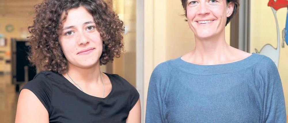 Zeigen den Weg. Babylotsinnen Nurina Nazmy und Ellika Maass. Foto: Georg Moritz