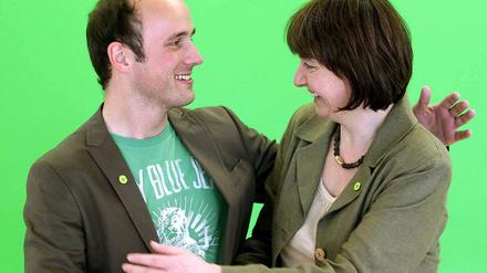 Wenigstens auf die Parteivorsitzenden konnten sich die Delegierten des Grünen-Parteitags in NRW einigen. Monika Düker (r) und Sven Lehmann sind alte und neue Parteivorsitzende der NRW-Grünen.