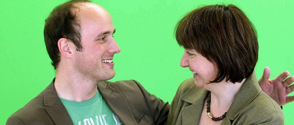Wenigstens auf die Parteivorsitzenden konnten sich die Delegierten des Grünen-Parteitags in NRW einigen. Monika Düker (r) und Sven Lehmann sind alte und neue Parteivorsitzende der NRW-Grünen.