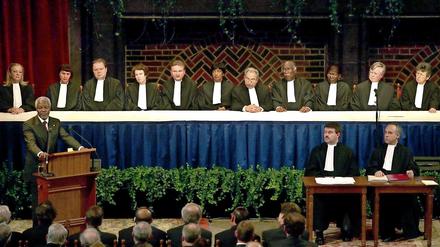 Zehn Jahre ist dieses Bild alt: Es zeigt eine Feier zur Eröffnung des Strafgerichtshofs, am Rednerpult: der damalige UN-Generalsekretär Kofi Annan.