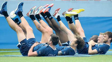 Achtung, exklusiv! Die Italiener überraschten im Auftaktspiel gegen Spanien mit einer Dreierkette und zwei Stürmern. Auch sonst bot die EM viele taktische Feinheiten.