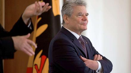 Wartet erst einmal ab: Bundespräsident Joachim Gauck wird das Gesetz zum ESM-Rettungsschirm zunächst nicht unterschreiben. 