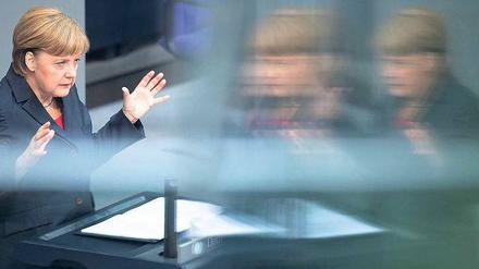 Nicht die Lösung. Bundeskanzlerin Angela Merkel (CDU) am Donnerstag bei einer Regierungserklärung vor dem G-20-Gipfel im Bundestag. 