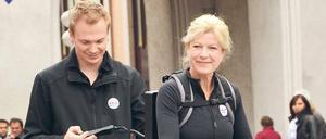 Mobil trotz Lähmung. Eine Patientin mit dem Ekso-Roboter in München.