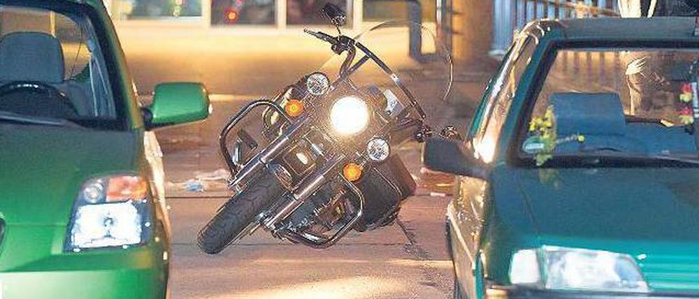 Schüsse im Dunkeln. Rocker André Sommer wollte Sonntag früh gerade mit seinem Motorrad wegfahren, als ein Mann auf ihn zutrat und laut einer Zeugin nach einem kurzen Wortwechsel abdrückte.