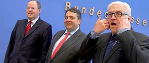 Die drei von der Troika: Peer Steinbrück, Sigmar Gabriel, Frank-Walter Steinmeier vor der Bundespressekonferenz.