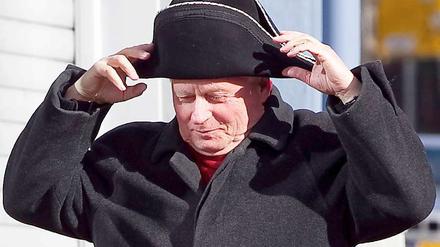 Oskar Lafontaine, hier als Napoleon verkleidet beim Rosenmontagszug 2012 in Saarbrücken.