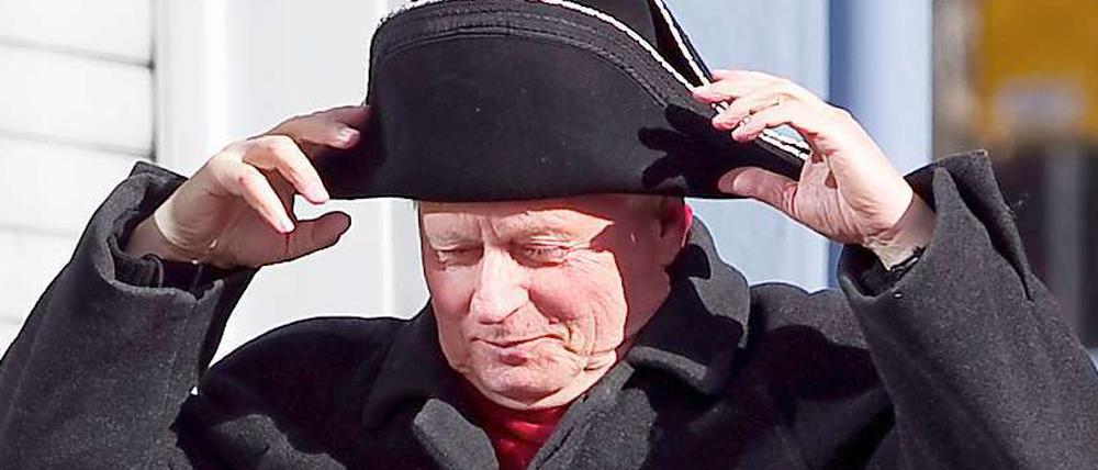 Oskar Lafontaine, hier als Napoleon verkleidet beim Rosenmontagszug 2012 in Saarbrücken.