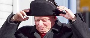 Oskar Lafontaine, hier als Napoleon verkleidet beim Rosenmontagszug 2012 in Saarbrücken.