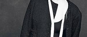 Kurz und knapp. Das berühmte Jäckchen an Model Saskia De Brauw. Foto: dpa