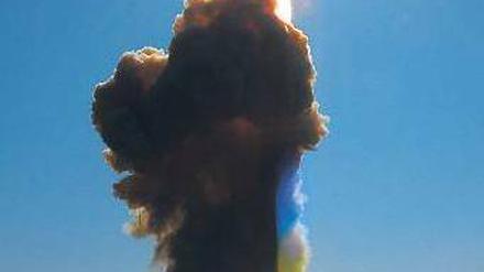 „Ausdrücklich nicht gegen Russland“. 2008 testeten die USA diese Abwehrrakete in Kalifornien. Dass die Nato jetzt bescheiden aufrüstet, hat einen Grund: Iran.