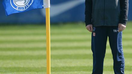 Wo ist das Wunder? Aus Trainer Otto Rehhagel ist sichtlich der Glaube gewichen. Gewinnt Köln heute in Freiburg und Hertha BSC siegt nicht in Gelsenkirchen, sind die Berliner abgestiegen.