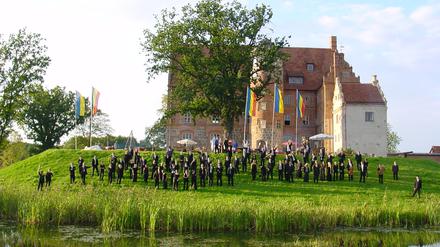 Auf Erfolgskurs. Die Festspiele Mecklenburg-Vorpommern sind nur ein vorbildliches Beispiel für die vielfältigen kulturellen Highlights in den neuen Ländern. Schloss Ulrichshusen ist sozusagen das Herz des Festivals.