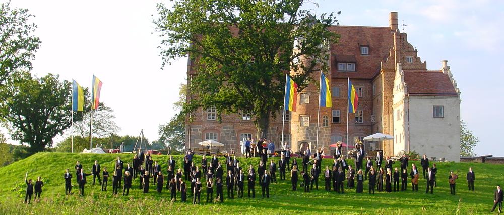 Auf Erfolgskurs. Die Festspiele Mecklenburg-Vorpommern sind nur ein vorbildliches Beispiel für die vielfältigen kulturellen Highlights in den neuen Ländern. Schloss Ulrichshusen ist sozusagen das Herz des Festivals.