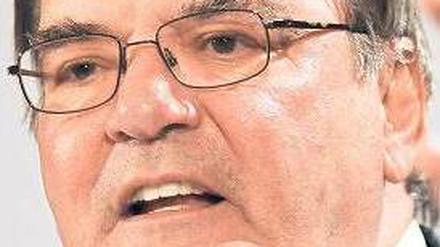 Rudolf Hickel ist Professor für Politische Ökonomie mit dem Schwerpunkt Öffentliche Finanzen in Bremen.