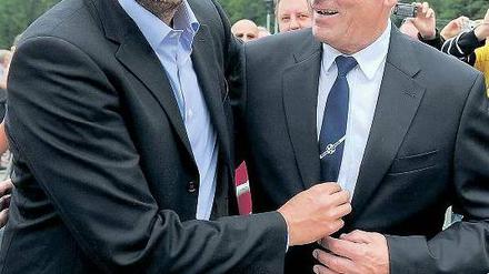 Schüler und Lehrer. Jürgen Klopp mit seinem ehemaligen A-Jugendtrainer, dem kürzlich verstorbenen Walter Baur. 