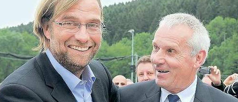 Schüler und Lehrer. Jürgen Klopp mit seinem ehemaligen A-Jugendtrainer, dem kürzlich verstorbenen Walter Baur.