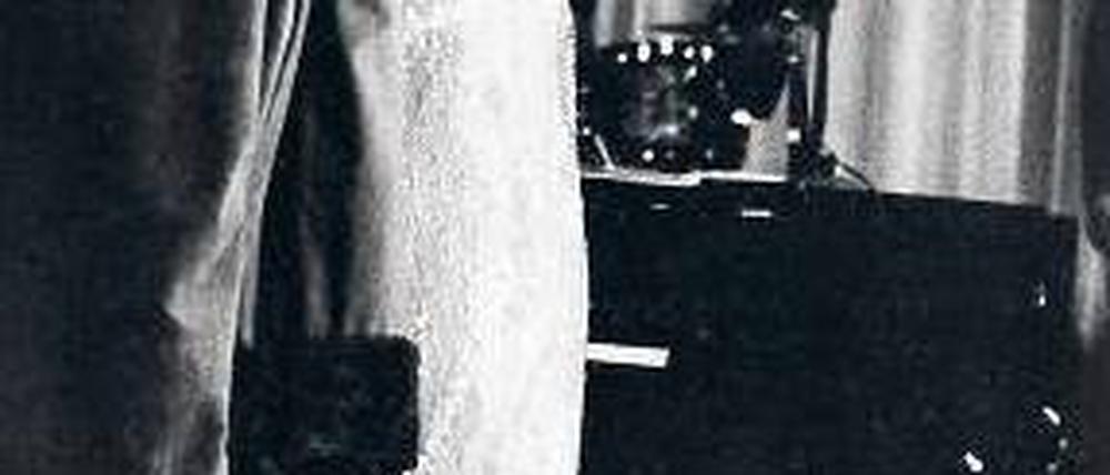 Die Diva aus Schöneberg. Auch als Sängerin feierte Marlene Dietrich Erfolge, so bei ihrer Broadway-Show im Mark Hellinger Theater 1968. Foto: dapd